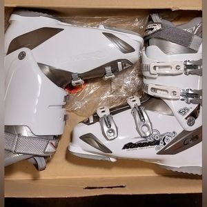 Nordica Cruise 55w ski boots.